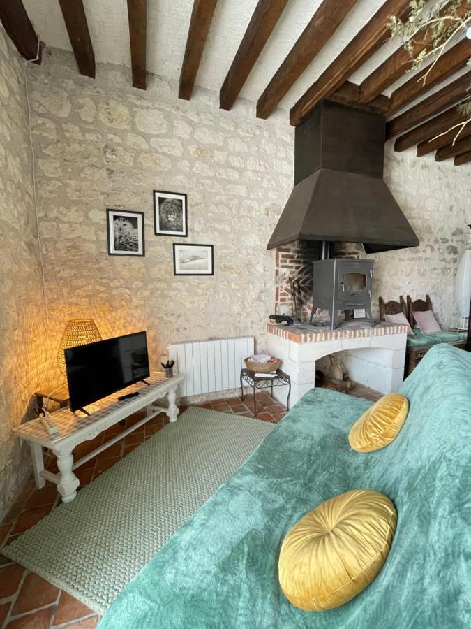 Hotel Le Relais, La Dormance, Le Bois Dormant Châteauvieux Exterior foto