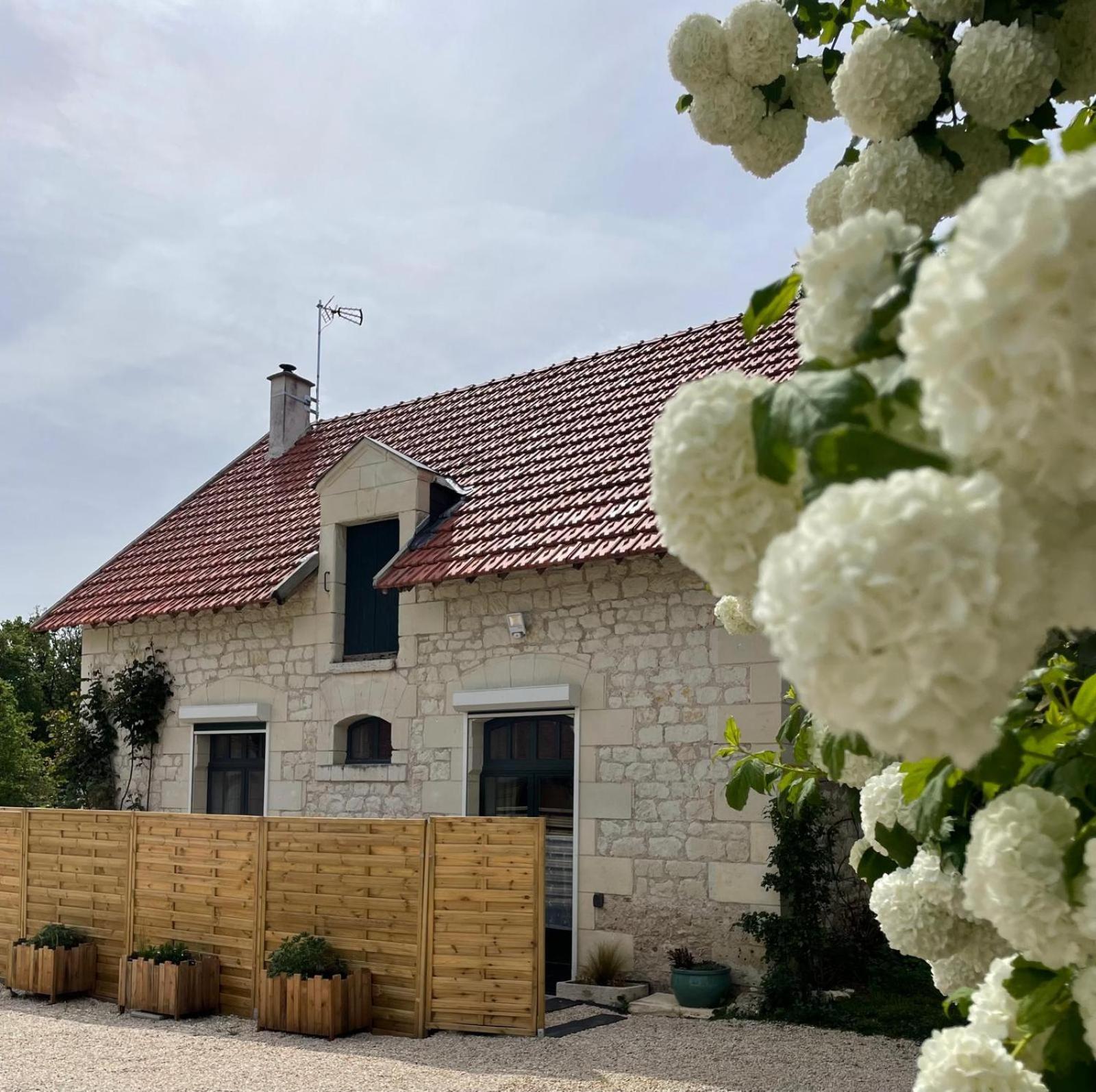 Hotel Le Relais, La Dormance, Le Bois Dormant Châteauvieux Exterior foto